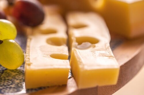 Osteskærer eller kniv? Hvad er bedst til dit ostebord?